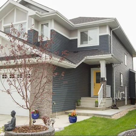 Modern Executive Suite I Complimentary Netflix & Parking! Edmonton Extérieur photo