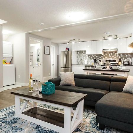 Modern Executive Suite I Complimentary Netflix & Parking! Edmonton Extérieur photo