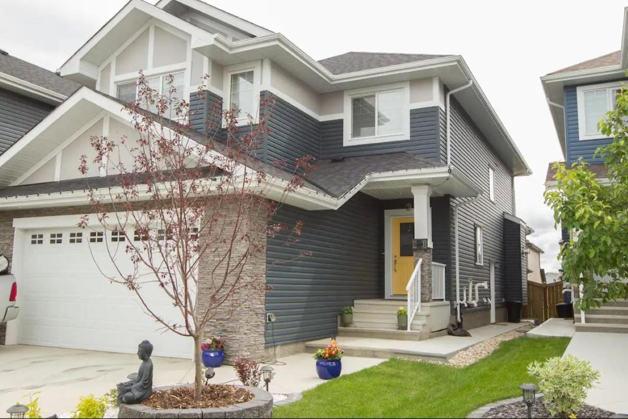 Modern Executive Suite I Complimentary Netflix & Parking! Edmonton Extérieur photo