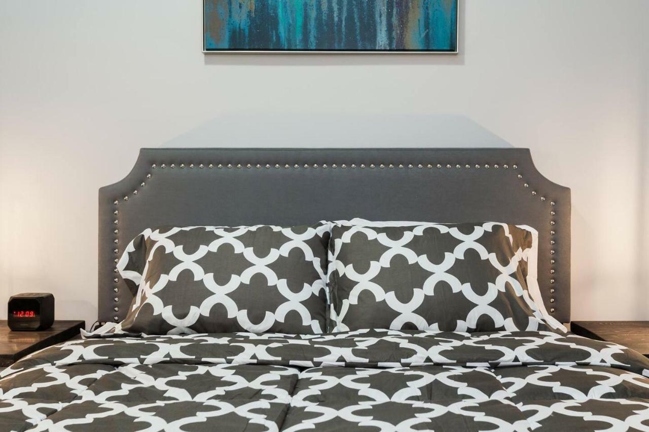 Modern Executive Suite I Complimentary Netflix & Parking! Edmonton Extérieur photo