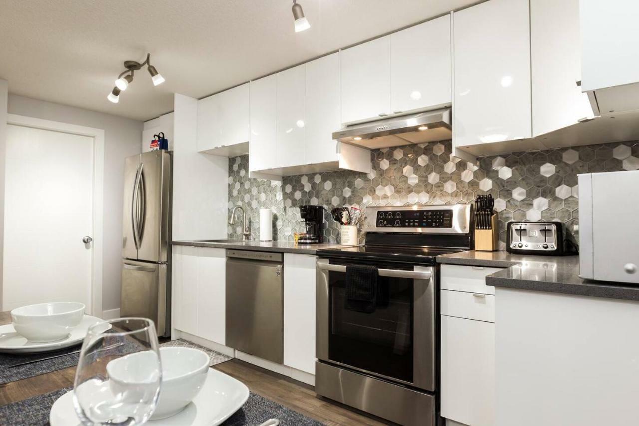 Modern Executive Suite I Complimentary Netflix & Parking! Edmonton Extérieur photo