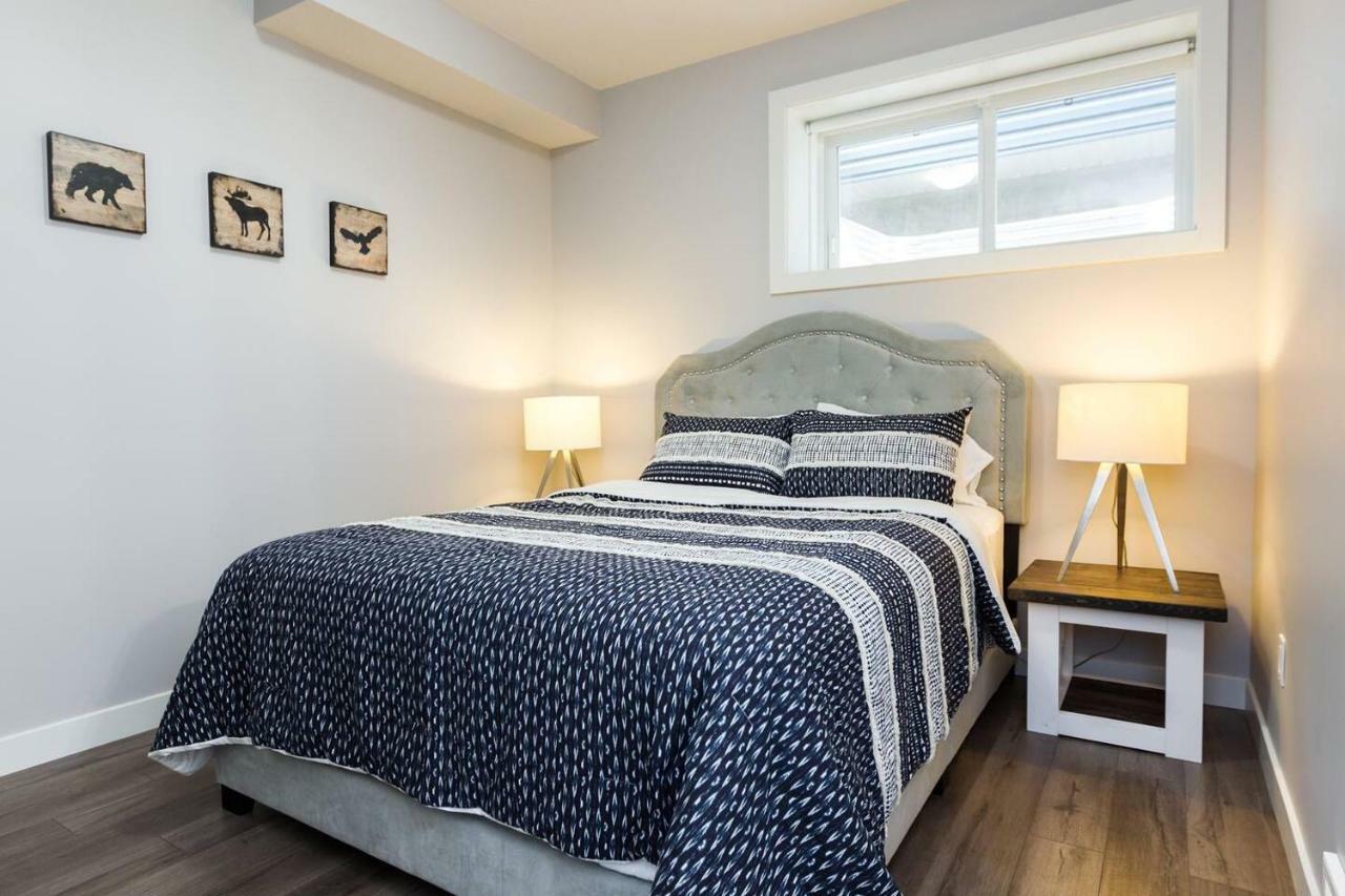Modern Executive Suite I Complimentary Netflix & Parking! Edmonton Extérieur photo